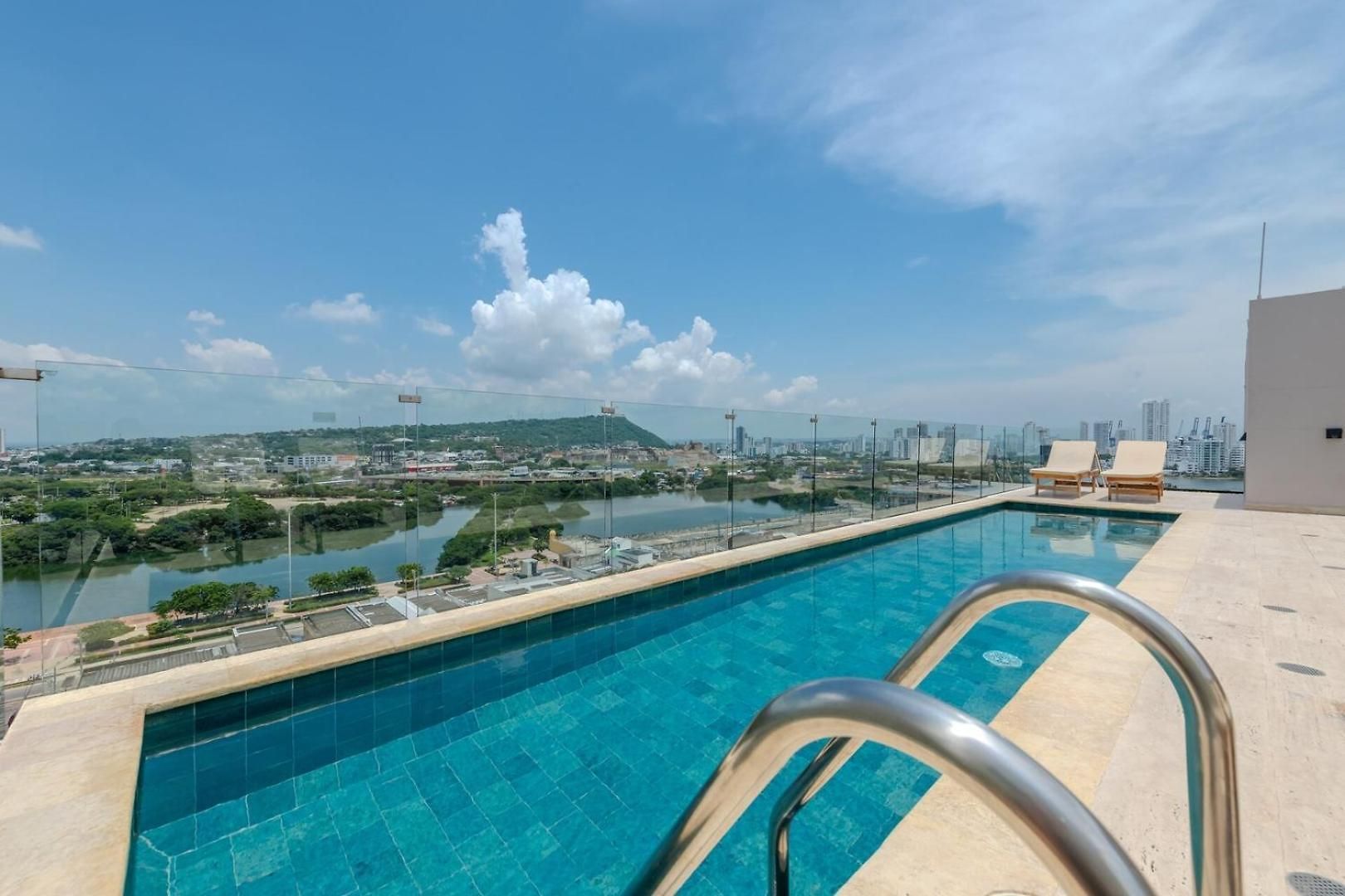 Apartamento Spacious Loft - Rooftop Pool - Old