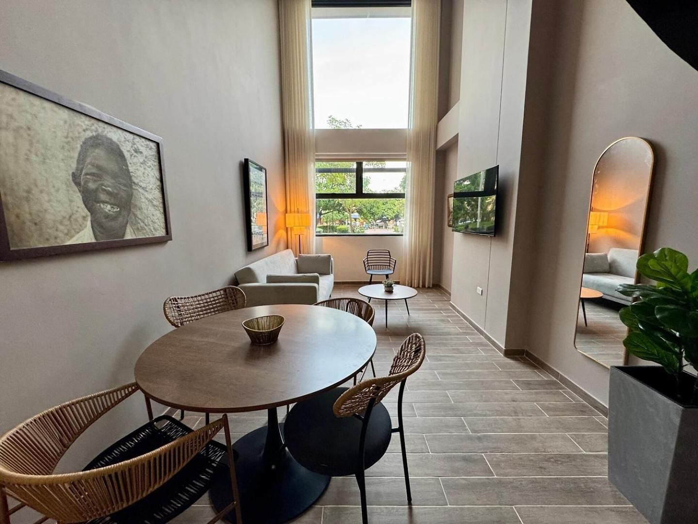 Apartamento Spacious Loft - Rooftop Pool - Old