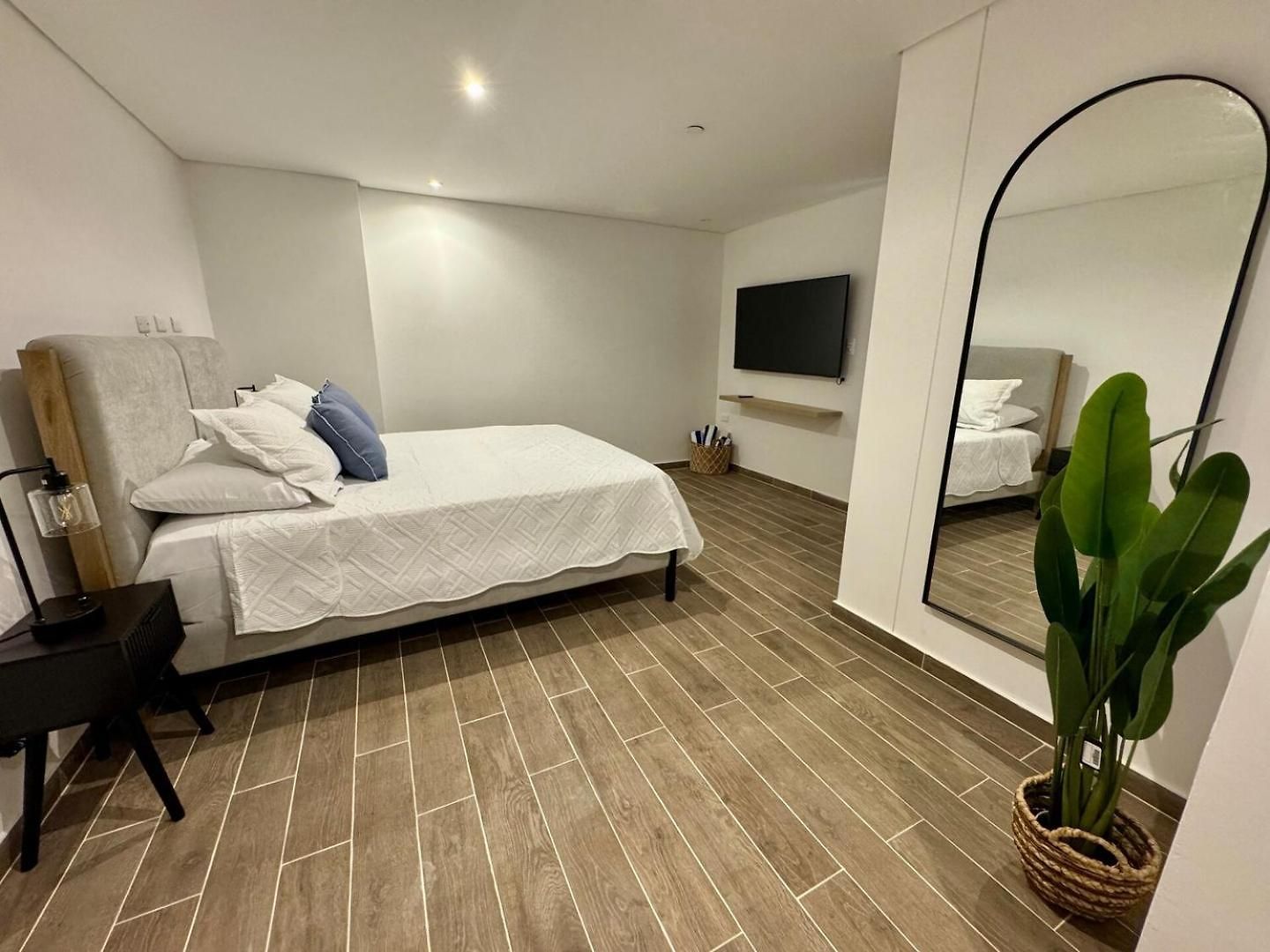 Spacious Loft - Rooftop Pool - Old *