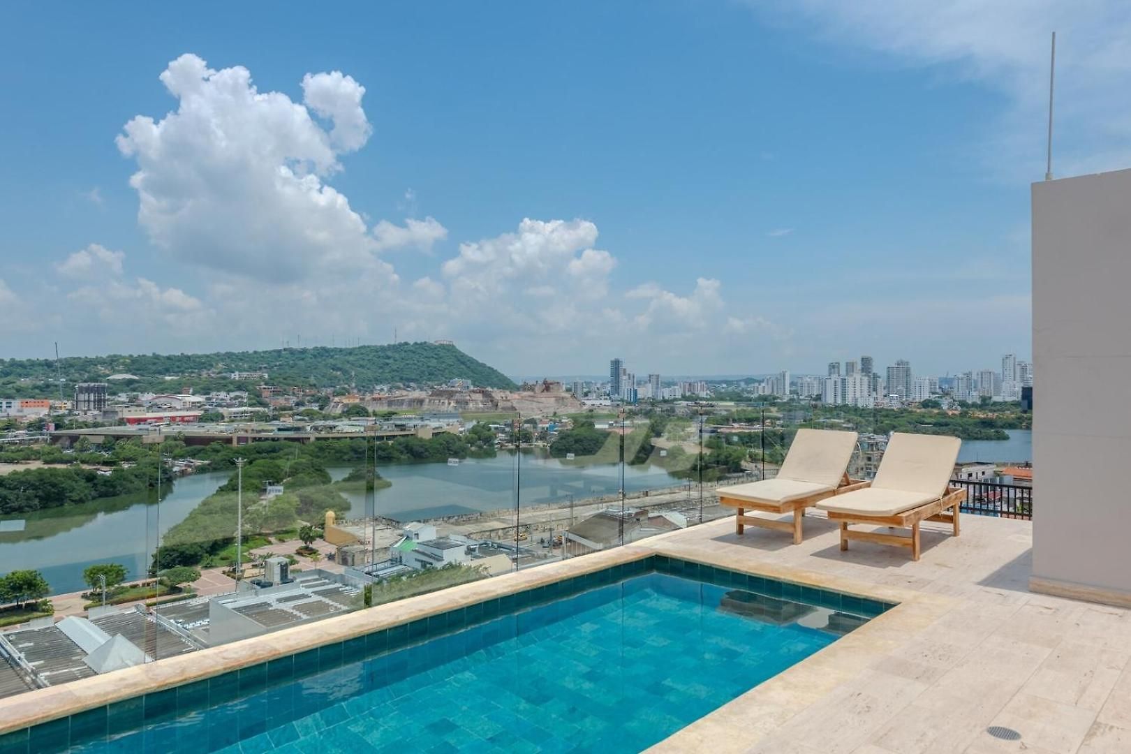 Spacious Loft - Rooftop Pool - Old Apartamento