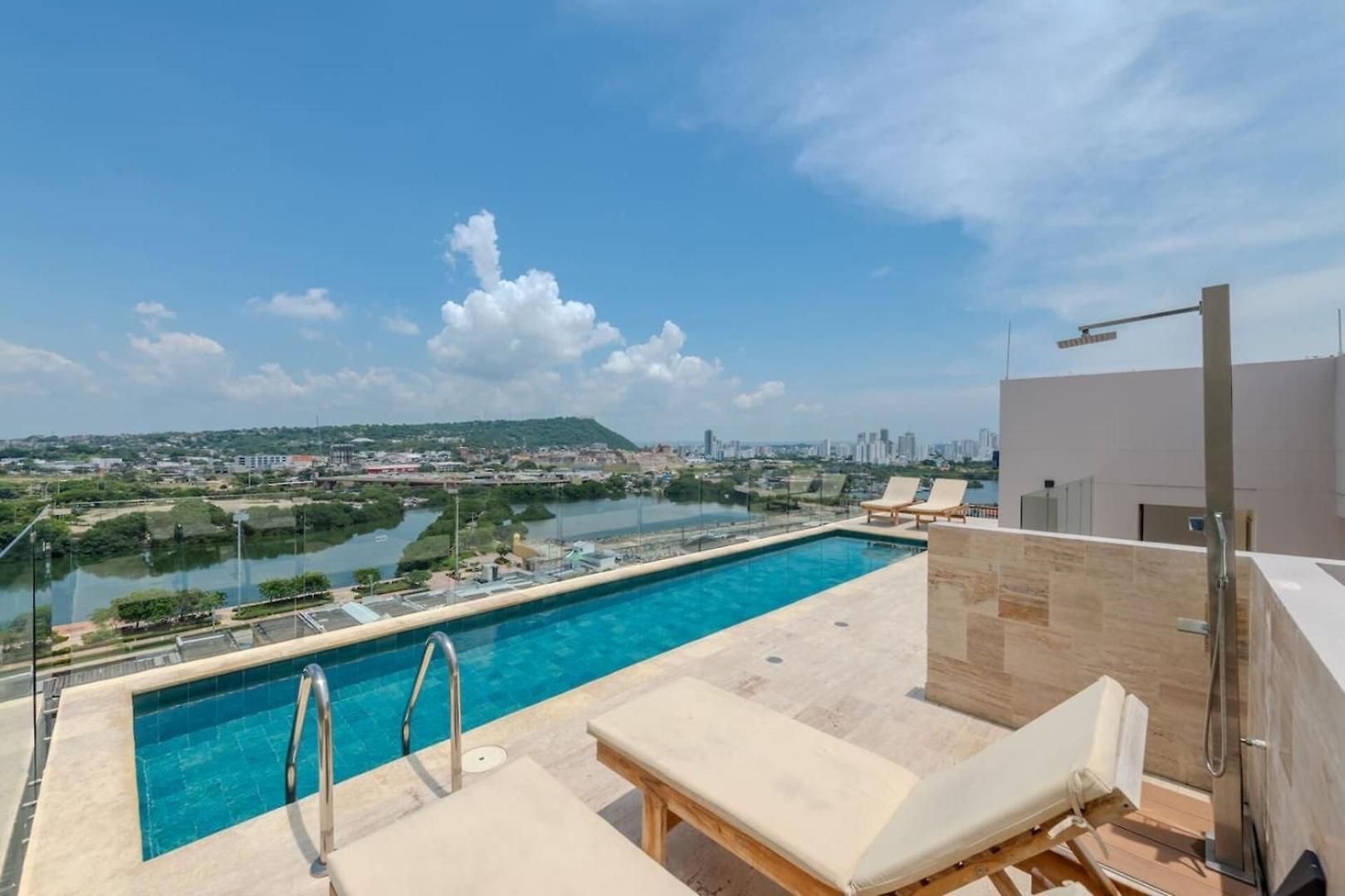 Apartamento Spacious Loft - Rooftop Pool - Old