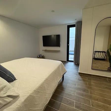 Spacious Loft - Rooftop Pool - Old *