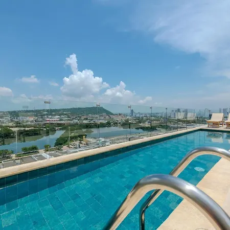 Apartamento Spacious Loft - Rooftop Pool - Old