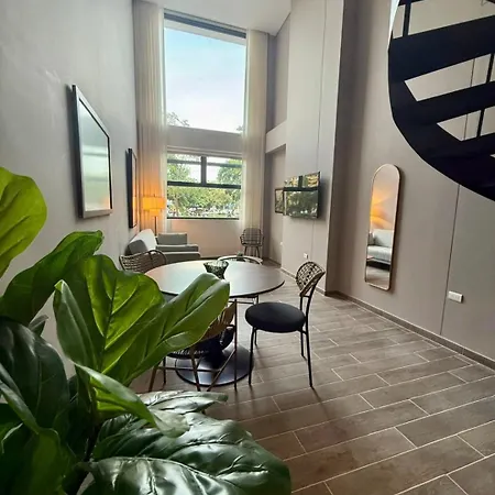 Spacious Loft - Rooftop Pool - Old
